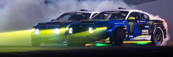 Vaughn Gittin Jr and James Deane battle at FD Atlanta